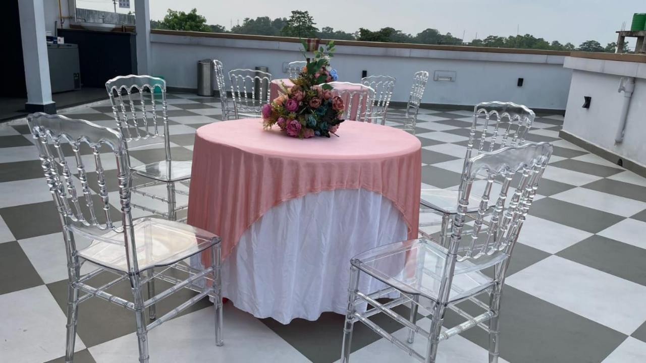 Hotel The Dibrugarh Address Esterno foto