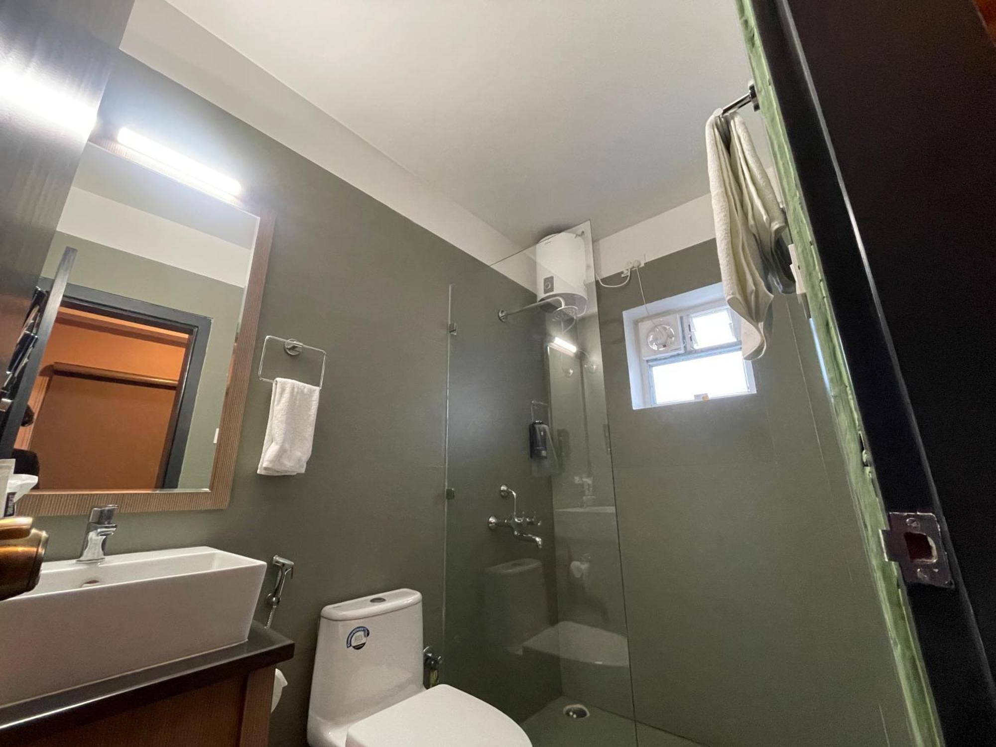 Hotel The Dibrugarh Address Esterno foto