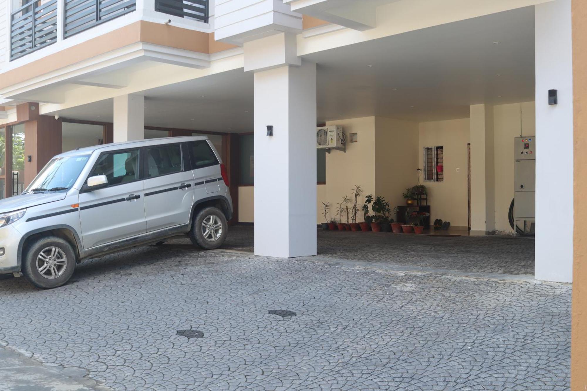 Hotel The Dibrugarh Address Esterno foto
