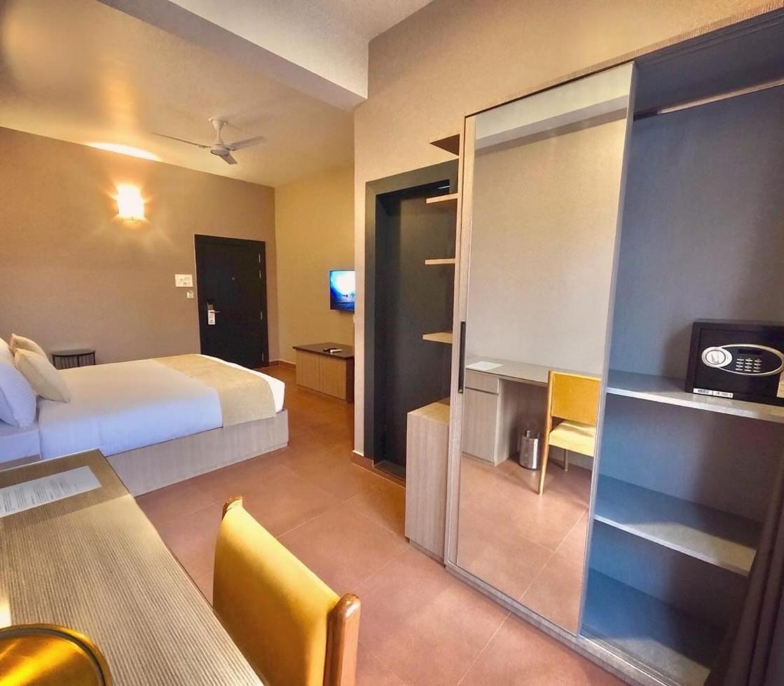Hotel The Dibrugarh Address Esterno foto