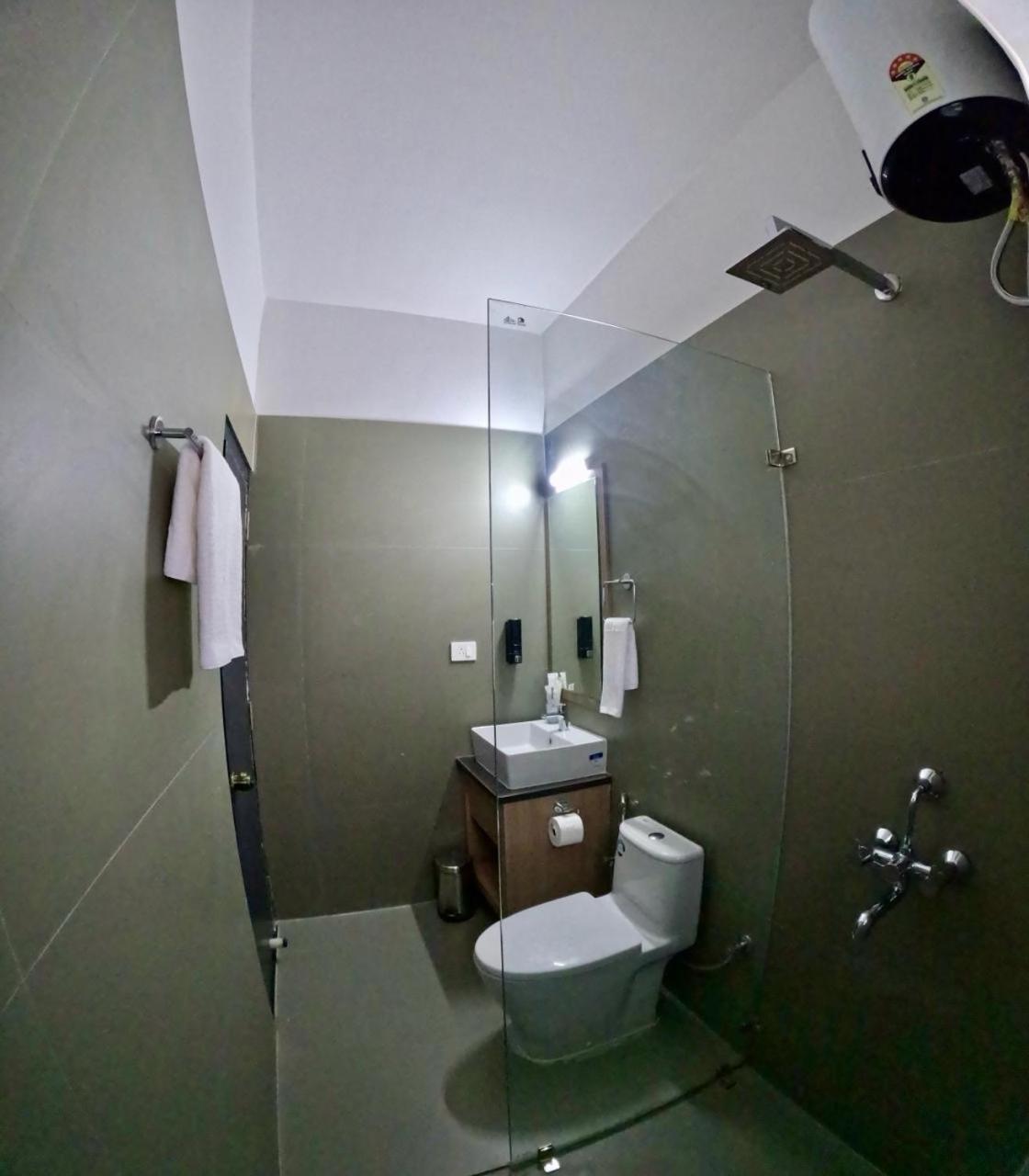 Hotel The Dibrugarh Address Esterno foto