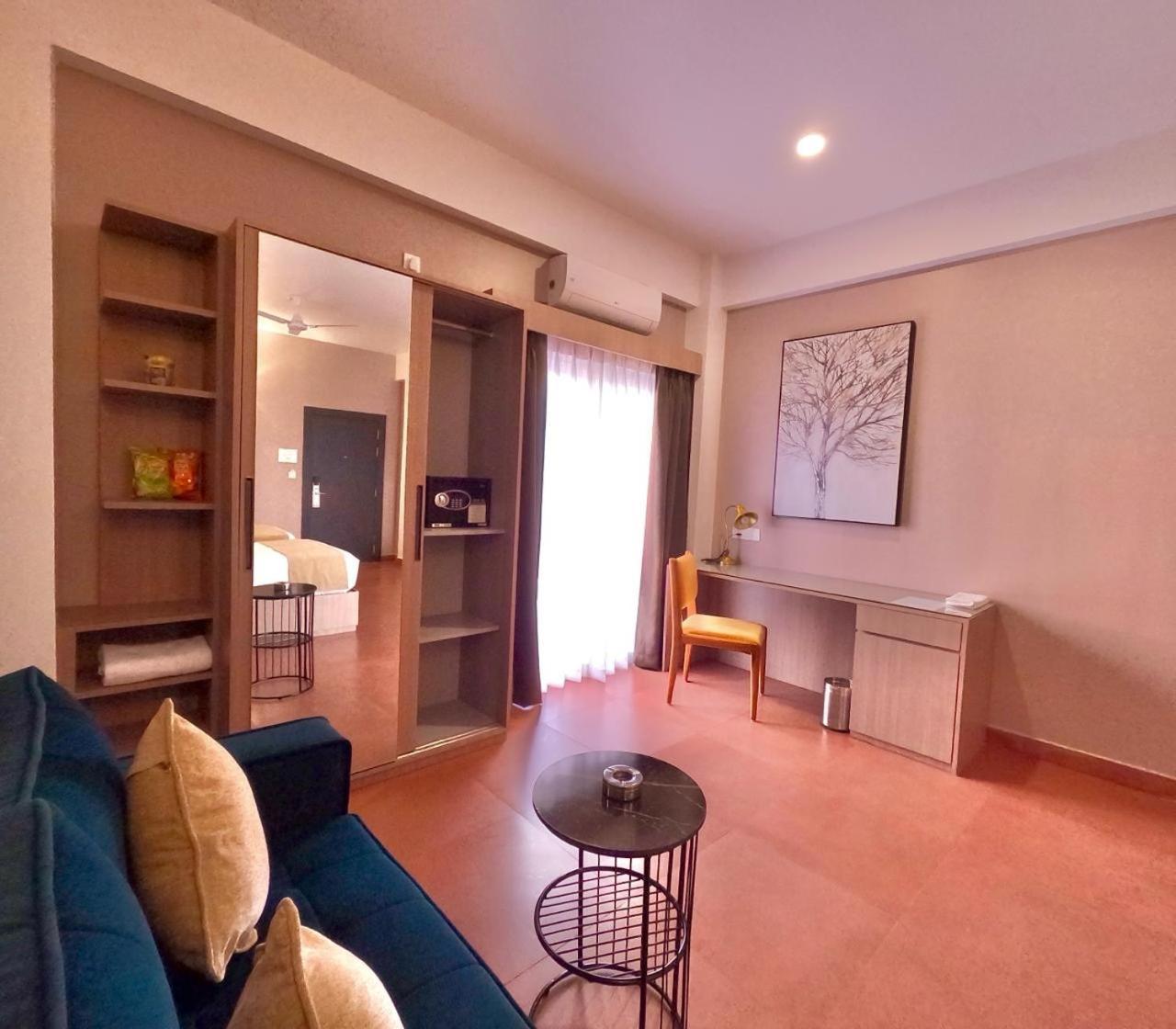 Hotel The Dibrugarh Address Esterno foto